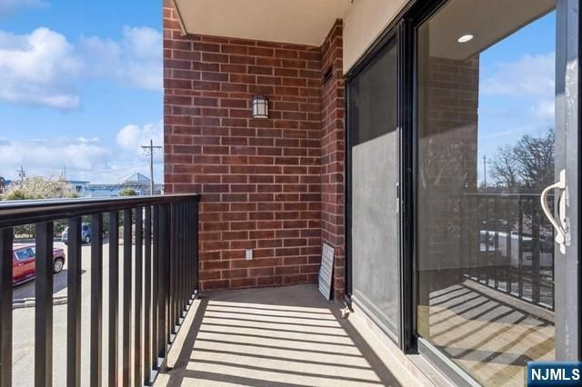 17 Meadow Road 401, Rutherford, NJ 07070