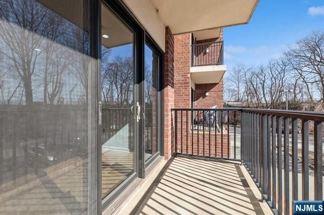 17 Meadow Road 401, Rutherford, NJ 07070