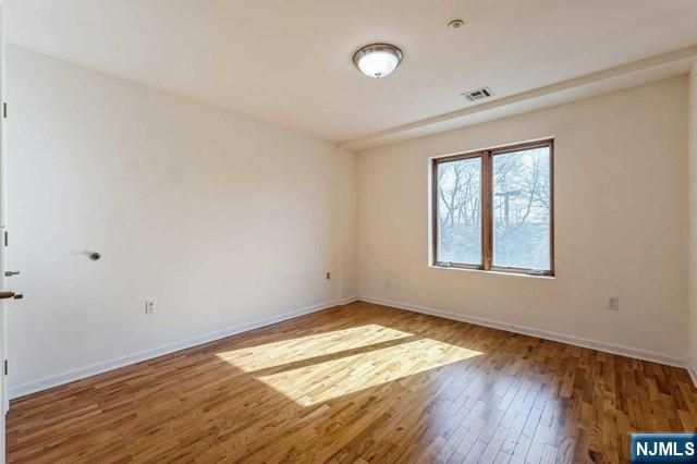17 Meadow Road 401, Rutherford, NJ 07070