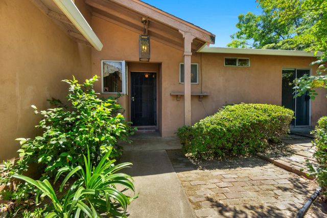 4617 Freeway Cir, Sacramento, CA 95841