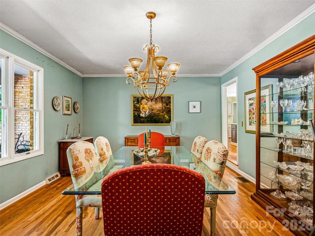 2526 Kanuga Road, Hendersonville, NC 28739