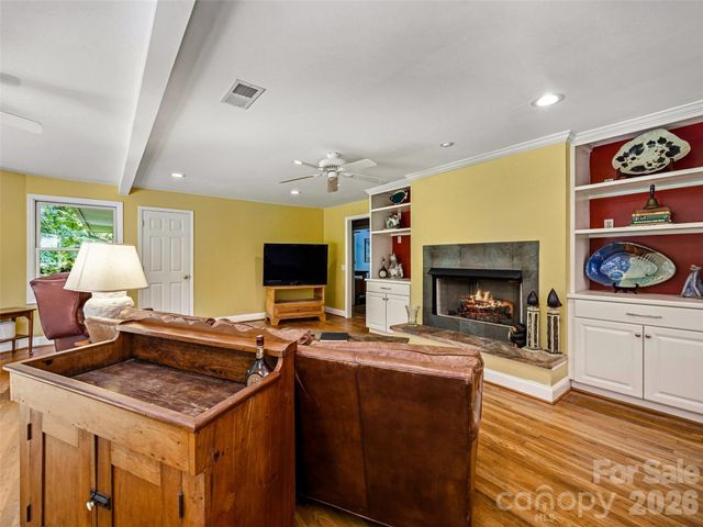 2526 Kanuga Road, Hendersonville, NC 28739