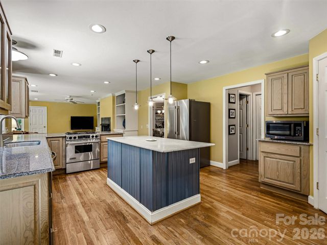 2526 Kanuga Road, Hendersonville, NC 28739
