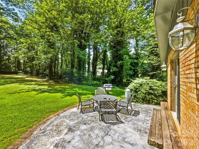 2526 Kanuga Road, Hendersonville, NC 28739