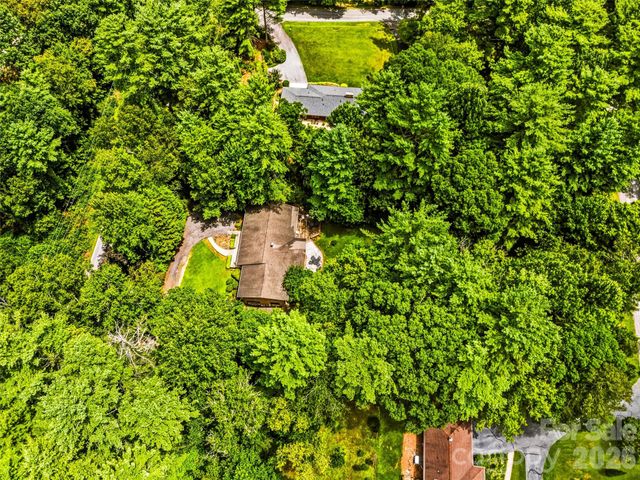 2526 Kanuga Road, Hendersonville, NC 28739