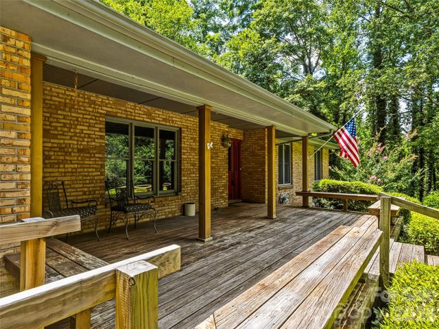 2526 Kanuga Road, Hendersonville, NC 28739