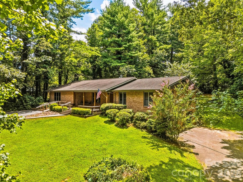 2526 Kanuga Road, Hendersonville, NC 28739