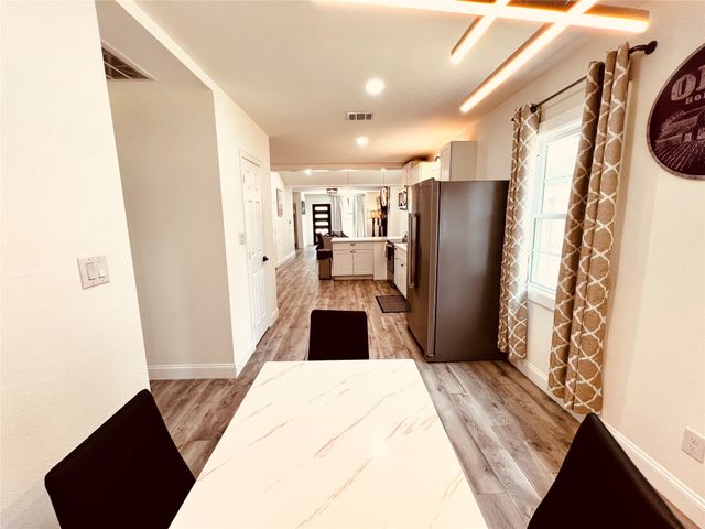 2859 W Brooklyn Avenue, Dallas, TX 75211