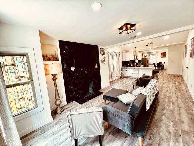 2859 W Brooklyn Avenue, Dallas, TX 75211