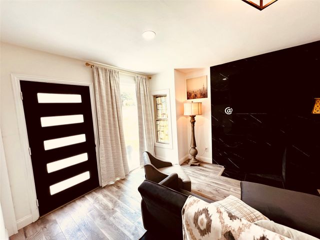 2859 W Brooklyn Avenue, Dallas, TX 75211