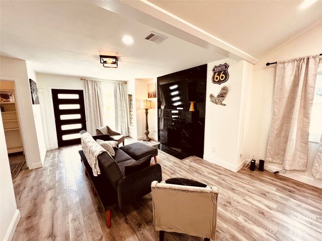 2859 W Brooklyn Avenue, Dallas, TX 75211