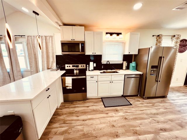 2859 W Brooklyn Avenue, Dallas, TX 75211