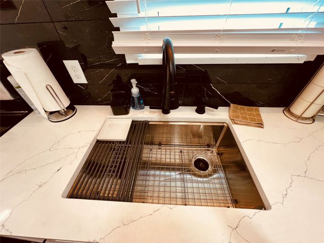 2859 W Brooklyn Avenue, Dallas, TX 75211