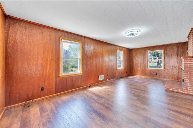3641 Parkwood DR, Roanoke, VA 24018