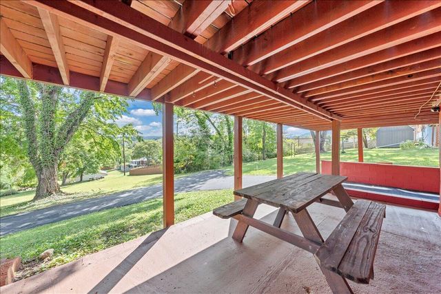3641 Parkwood DR, Roanoke, VA 24018