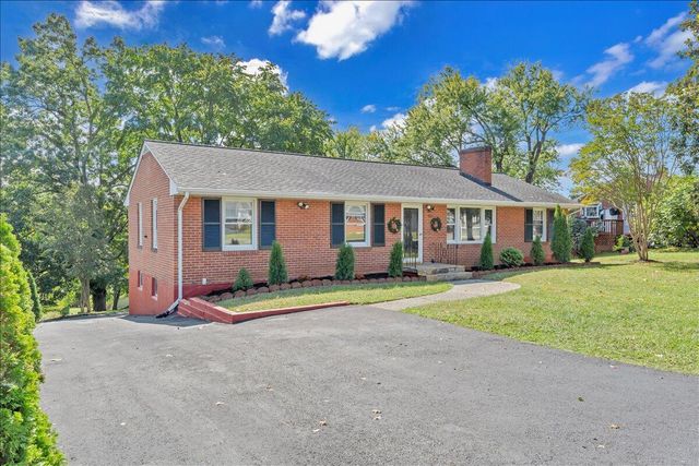3641 Parkwood DR, Roanoke, VA 24018