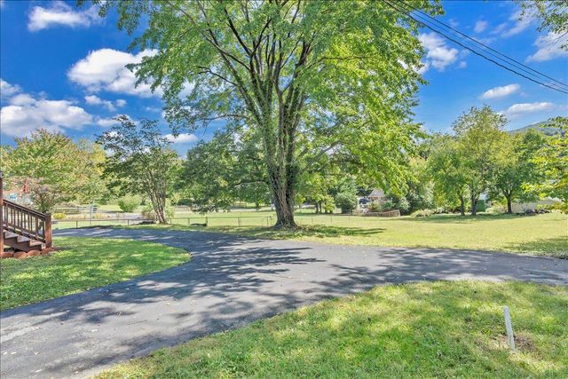 3641 Parkwood DR, Roanoke, VA 24018