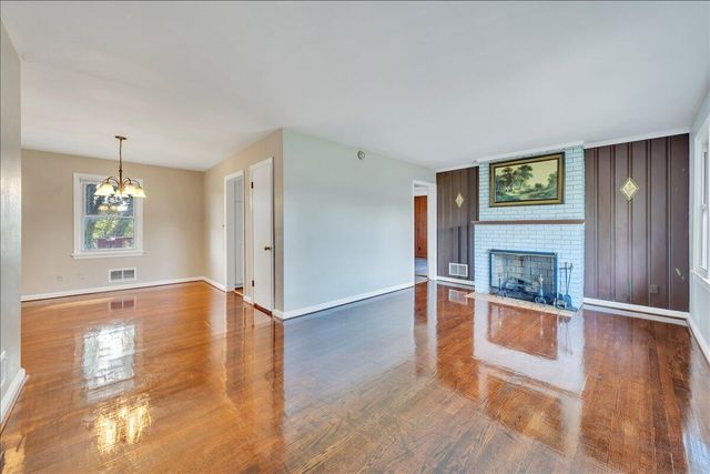 3641 Parkwood DR, Roanoke, VA 24018