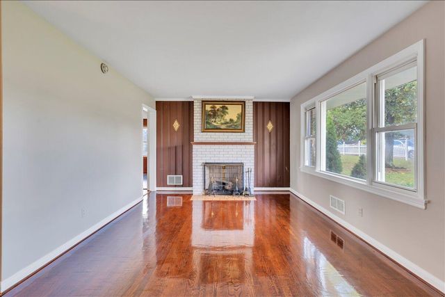 3641 Parkwood DR, Roanoke, VA 24018