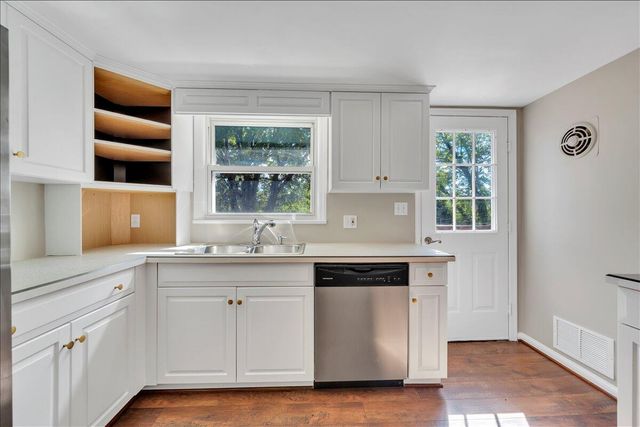 3641 Parkwood DR, Roanoke, VA 24018