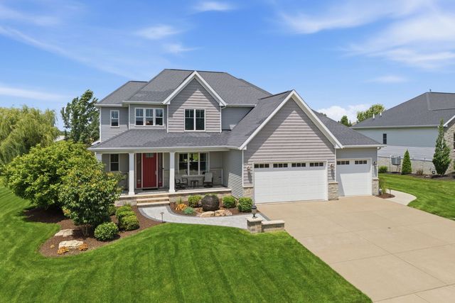 3460 Crow Lake Drive, Bettendorf, IA 52722