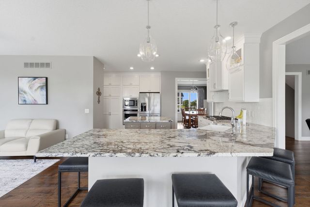 3460 Crow Lake Drive, Bettendorf, IA 52722