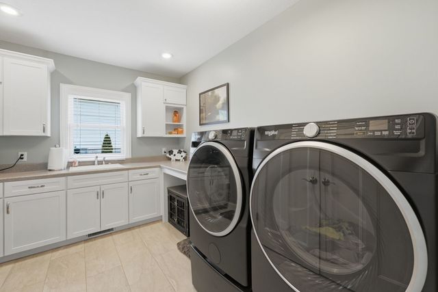 3460 Crow Lake Drive, Bettendorf, IA 52722