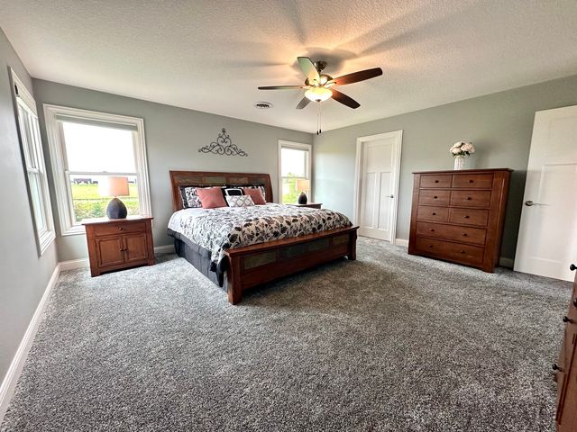 3460 Crow Lake Drive, Bettendorf, IA 52722