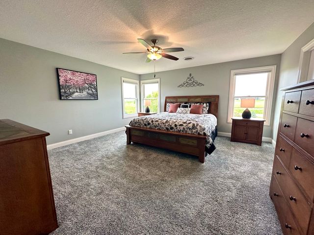 3460 Crow Lake Drive, Bettendorf, IA 52722