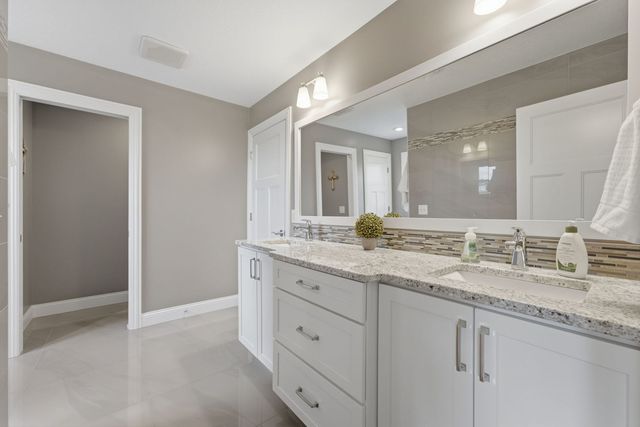 3460 Crow Lake Drive, Bettendorf, IA 52722