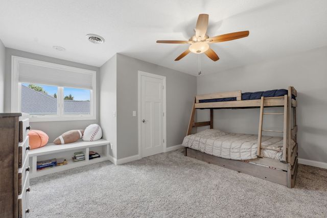 3460 Crow Lake Drive, Bettendorf, IA 52722