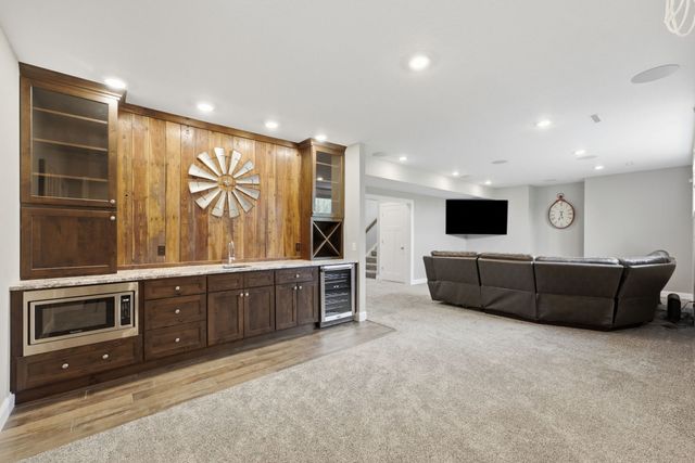 3460 Crow Lake Drive, Bettendorf, IA 52722