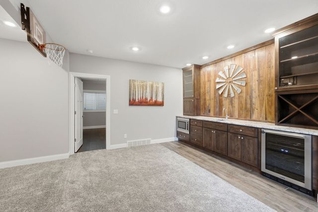 3460 Crow Lake Drive, Bettendorf, IA 52722