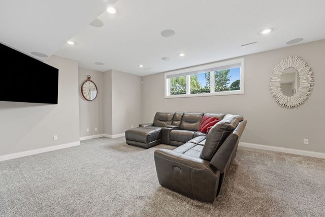3460 Crow Lake Drive, Bettendorf, IA 52722