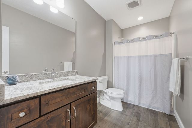 3460 Crow Lake Drive, Bettendorf, IA 52722