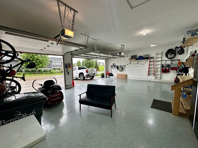 3460 Crow Lake Drive, Bettendorf, IA 52722