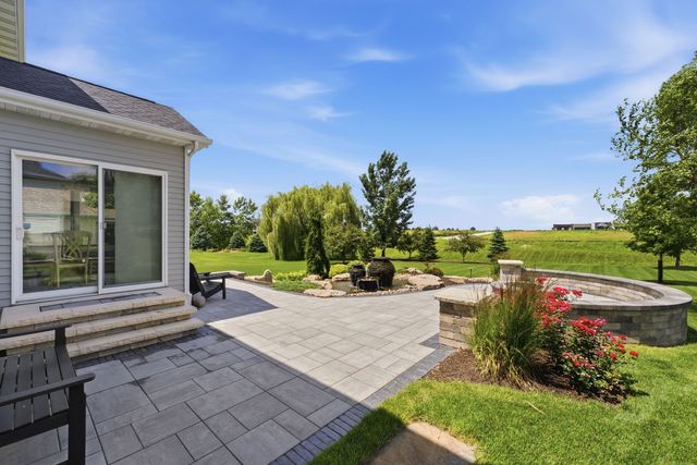 3460 Crow Lake Drive, Bettendorf, IA 52722