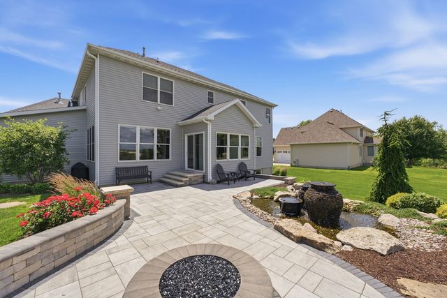 3460 Crow Lake Drive, Bettendorf, IA 52722