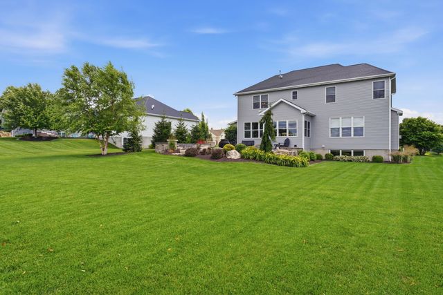 3460 Crow Lake Drive, Bettendorf, IA 52722