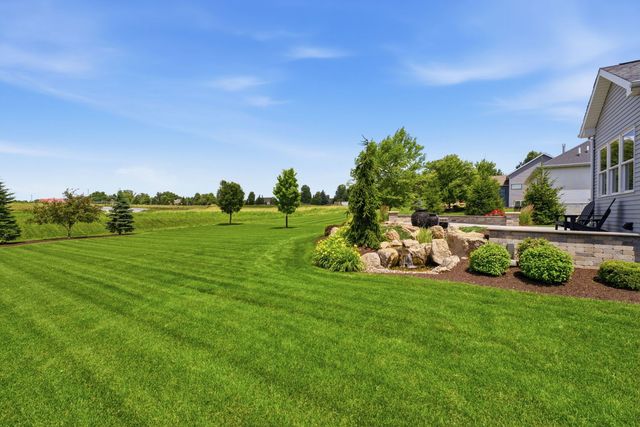 3460 Crow Lake Drive, Bettendorf, IA 52722