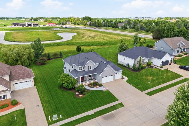 3460 Crow Lake Drive, Bettendorf, IA 52722