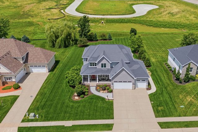 3460 Crow Lake Drive, Bettendorf, IA 52722