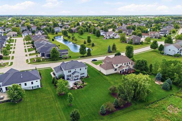 3460 Crow Lake Drive, Bettendorf, IA 52722