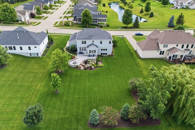 3460 Crow Lake Drive, Bettendorf, IA 52722