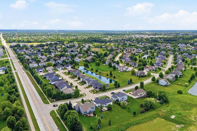 3460 Crow Lake Drive, Bettendorf, IA 52722