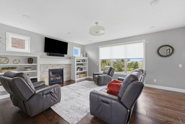 3460 Crow Lake Drive, Bettendorf, IA 52722