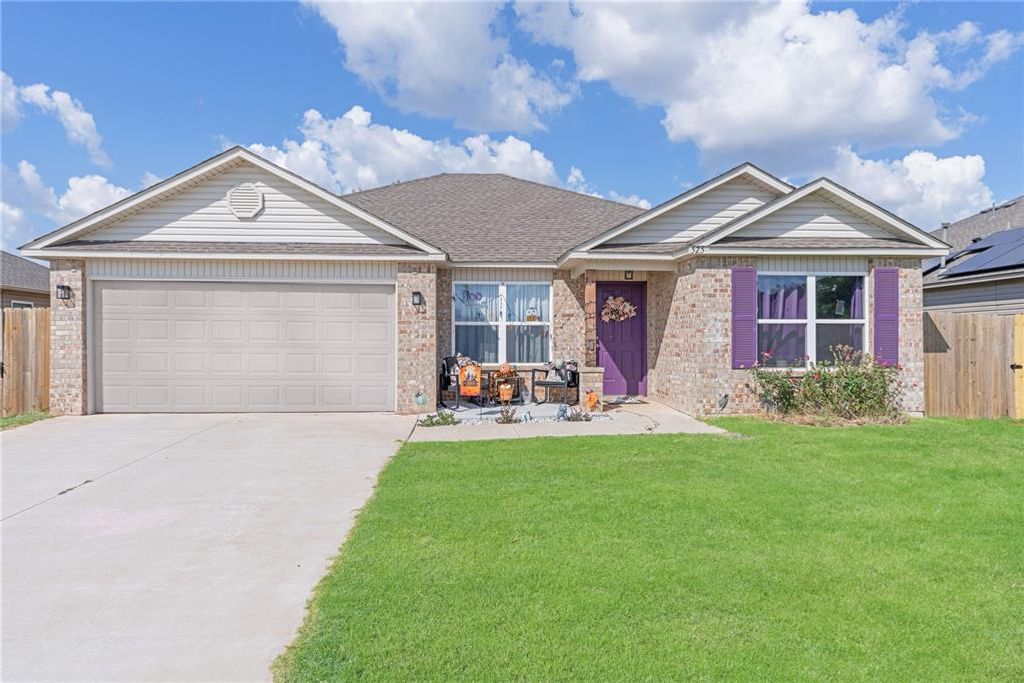 525 W Ava Drive, Mustang, OK 73064