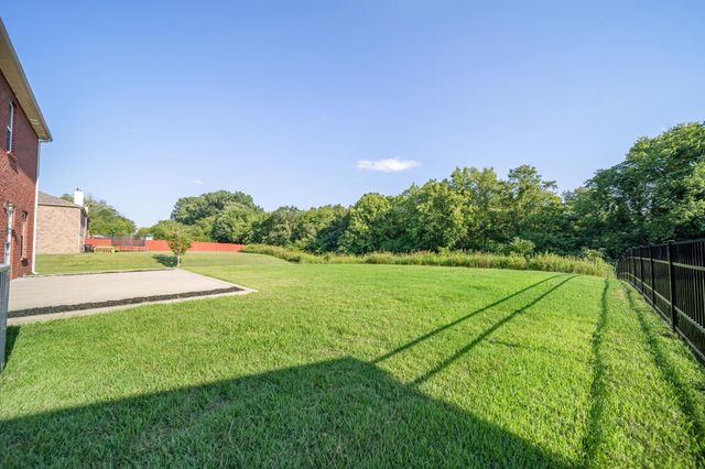 1001 Benwick Rd, Hendersonville, TN 37075