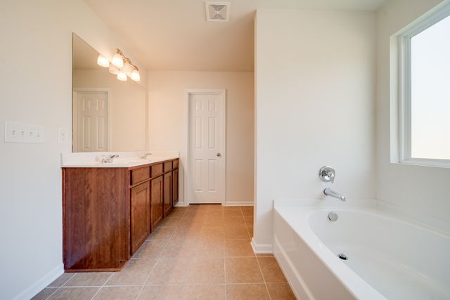 1001 Benwick Rd, Hendersonville, TN 37075