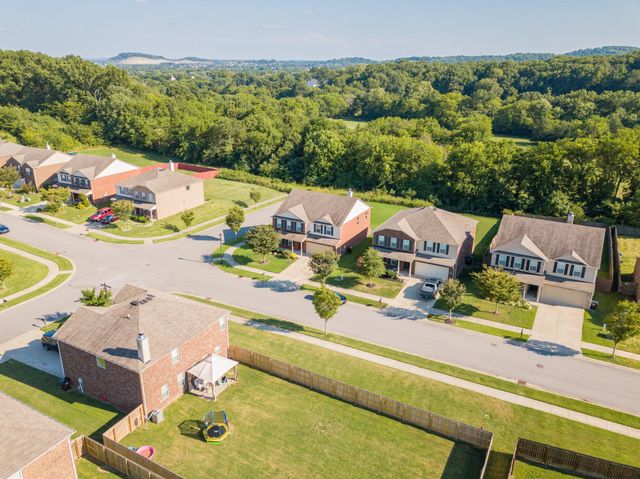 1001 Benwick Rd, Hendersonville, TN 37075